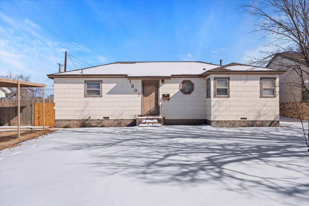 1507 Avenue E, Levelland, TX 79336