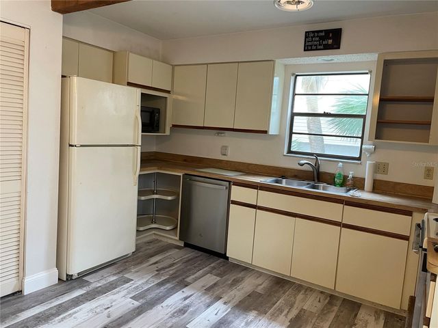 60 BEACHCOMBER LANE B, Englewood, FL 34223