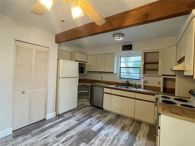 60 BEACHCOMBER LANE B, Englewood, FL 34223