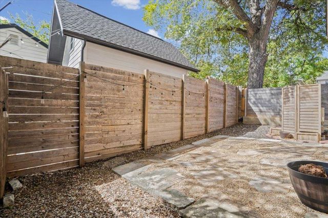 1907 E 20th ST, Austin, TX 78722