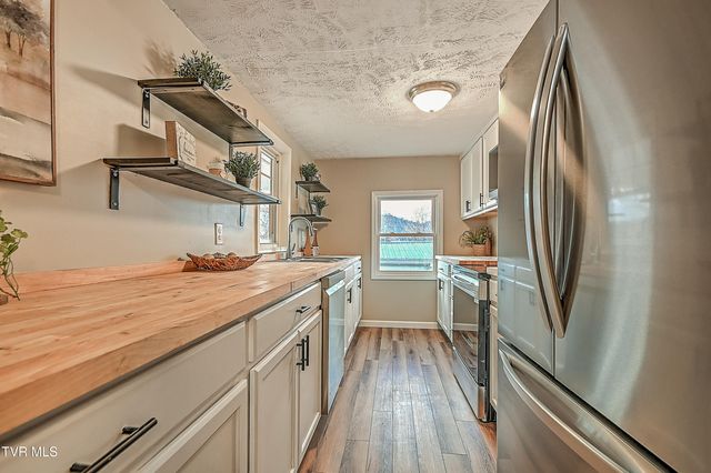 918 South Cedar Avenue, Elizabethton, TN 37643