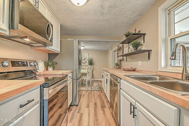 918 South Cedar Avenue, Elizabethton, TN 37643