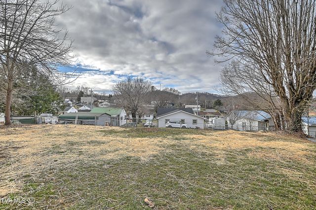 918 South Cedar Avenue, Elizabethton, TN 37643