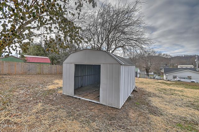 918 South Cedar Avenue, Elizabethton, TN 37643