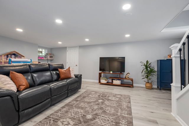 10831 S Longwood Drive, Chicago, IL 60643