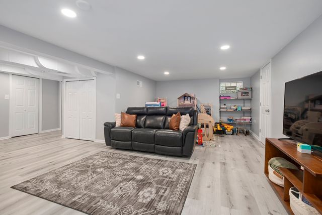 10831 S Longwood Drive, Chicago, IL 60643