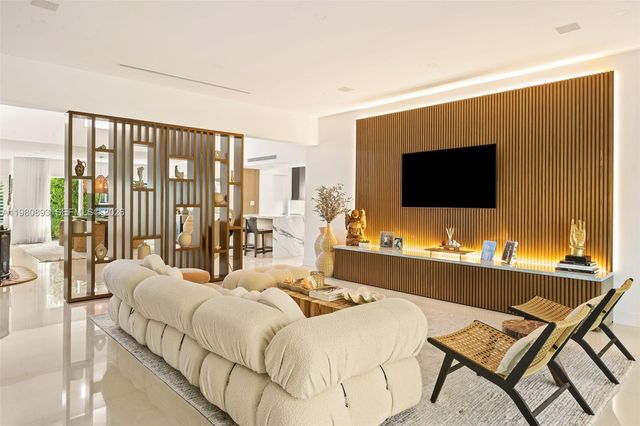 865 W 47th St, Miami Beach, FL 33140