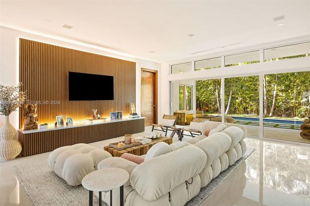 865 W 47th St, Miami Beach, FL 33140