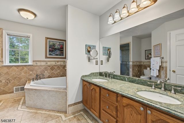 6 Varnon Ct, Hillsborough Twp., NJ 08844