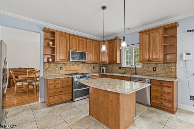 6 Varnon Ct, Hillsborough Twp., NJ 08844
