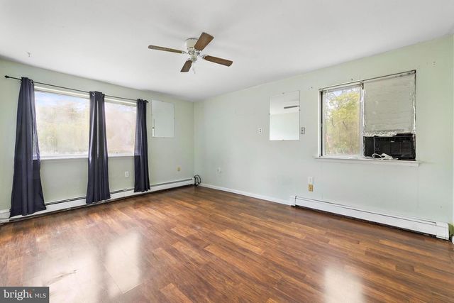 28 MEMORIAL DR, Barnegat, NJ 08005