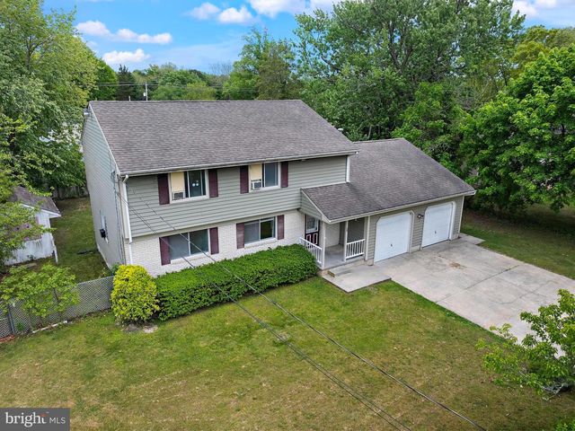 28 MEMORIAL DR, Barnegat, NJ 08005
