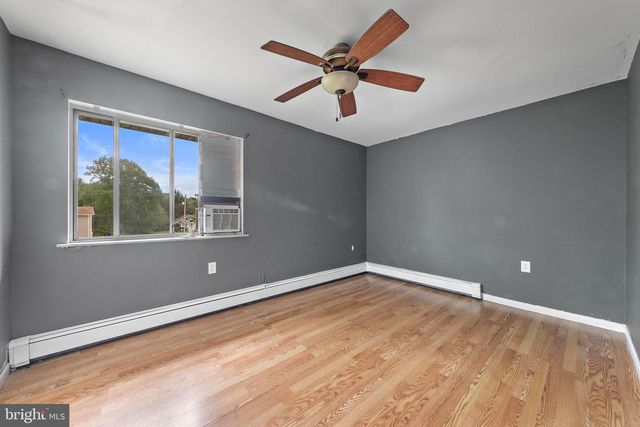 28 MEMORIAL DR, Barnegat, NJ 08005