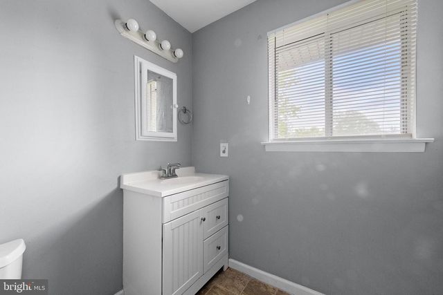 28 MEMORIAL DR, Barnegat, NJ 08005
