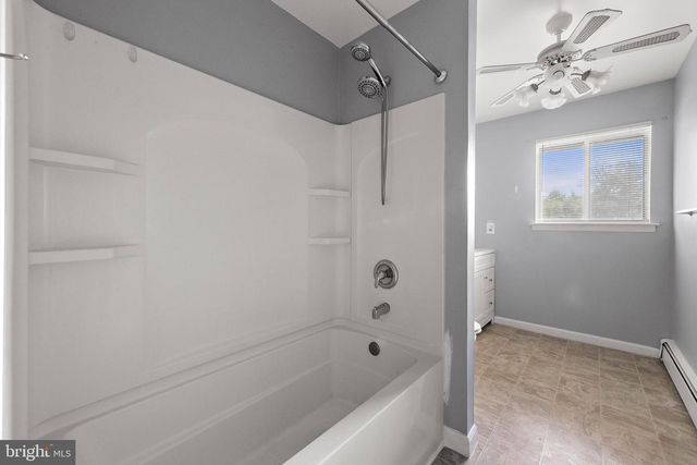 28 MEMORIAL DR, Barnegat, NJ 08005