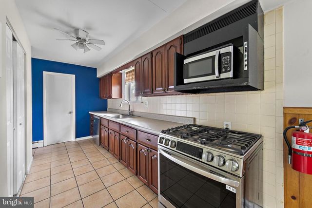 28 MEMORIAL DR, Barnegat, NJ 08005