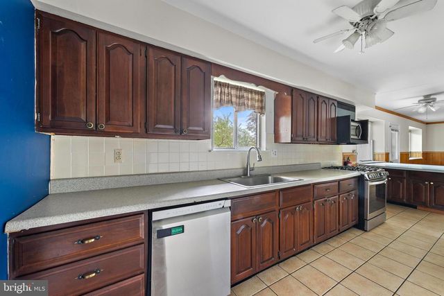 28 MEMORIAL DR, Barnegat, NJ 08005