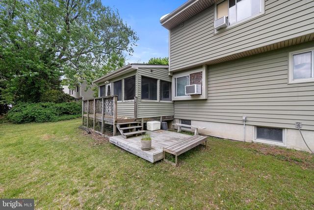 28 MEMORIAL DR, Barnegat, NJ 08005