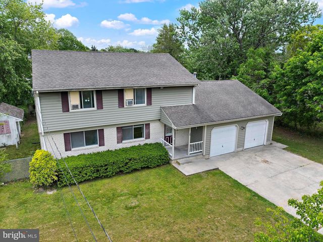 28 MEMORIAL DR, Barnegat, NJ 08005
