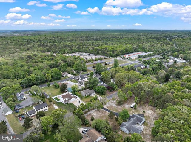 28 MEMORIAL DR, Barnegat, NJ 08005