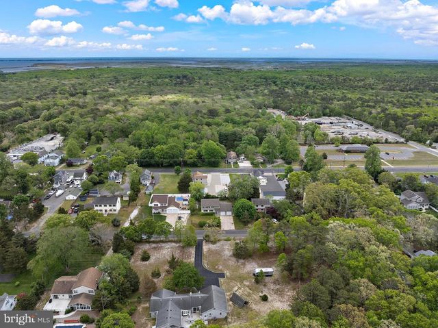 28 MEMORIAL DR, Barnegat, NJ 08005