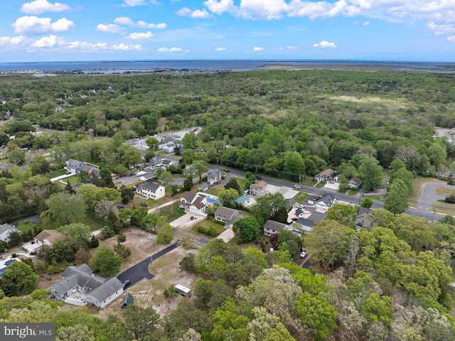 28 MEMORIAL DR, Barnegat, NJ 08005