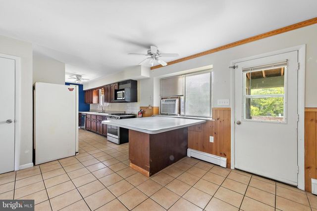 28 MEMORIAL DR, Barnegat, NJ 08005