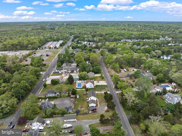 28 MEMORIAL DR, Barnegat, NJ 08005