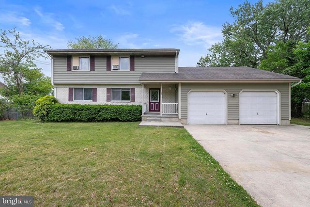 28 MEMORIAL DR, Barnegat, NJ 08005