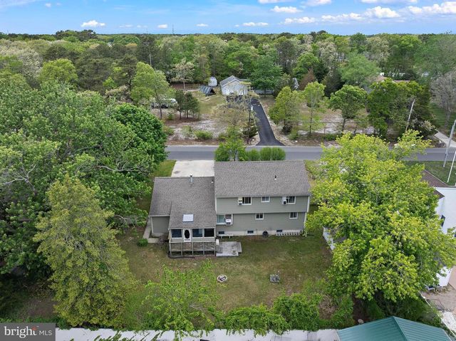 28 MEMORIAL DR, Barnegat, NJ 08005