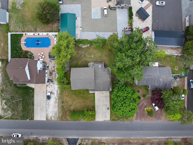 28 MEMORIAL DR, Barnegat, NJ 08005