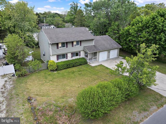 28 MEMORIAL DR, Barnegat, NJ 08005