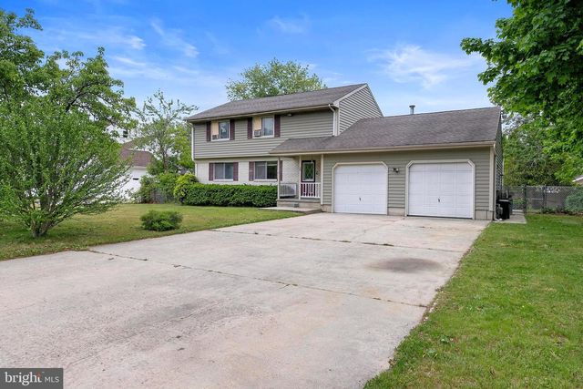 28 MEMORIAL DR, Barnegat, NJ 08005