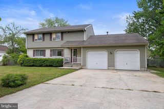28 MEMORIAL DR, Barnegat, NJ 08005