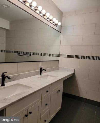 1219 NOBLE ST, Philadelphia, PA 19123