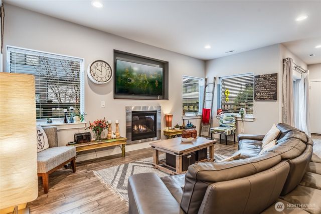 32819 Madrona Avenue SE, Black Diamond, WA 98010