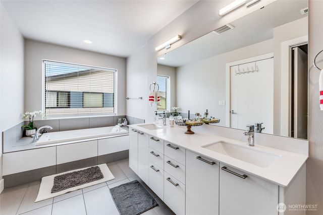 32819 Madrona Avenue SE, Black Diamond, WA 98010