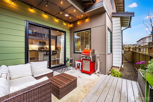 32819 Madrona Avenue SE, Black Diamond, WA 98010