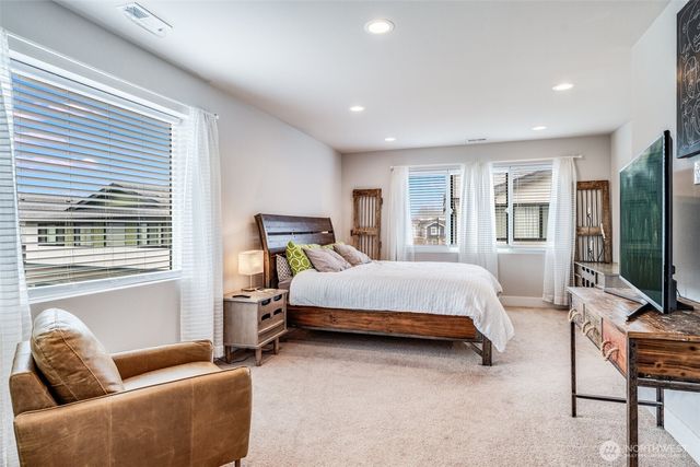 32819 Madrona Avenue SE, Black Diamond, WA 98010