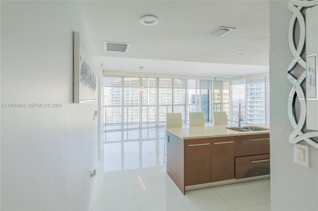 465 Brickell Ave 4802, Miami, FL 33131