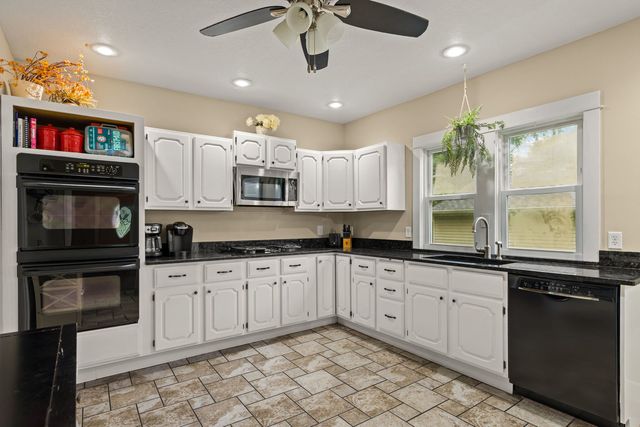 1415 Jersey Ridge Road, Davenport, IA 52803