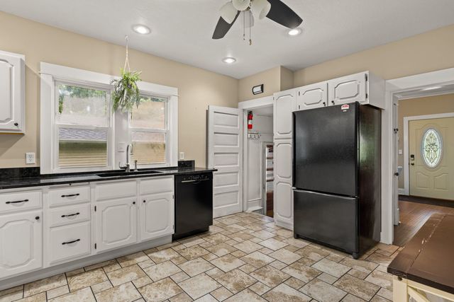 1415 Jersey Ridge Road, Davenport, IA 52803