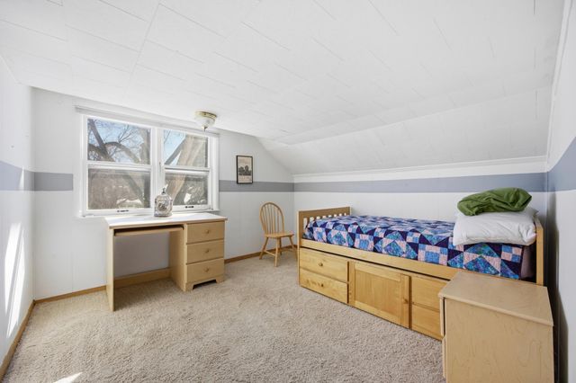 1407 10th Street S, Fargo, ND 58103