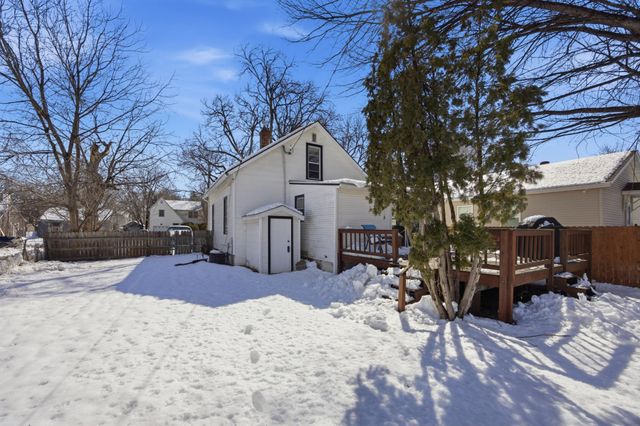 1407 10th Street S, Fargo, ND 58103