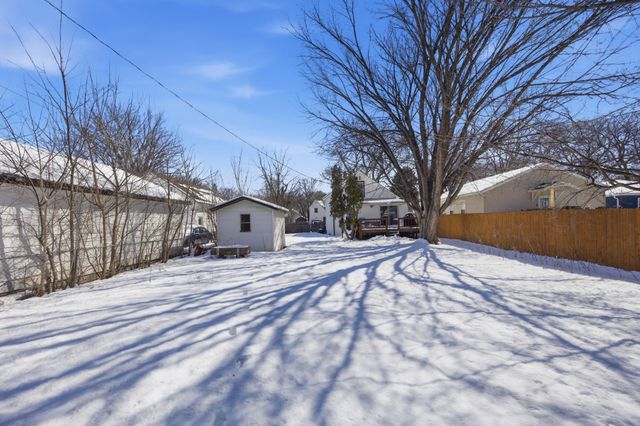 1407 10th Street S, Fargo, ND 58103