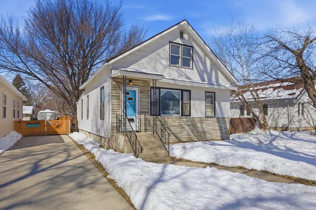 1407 10th Street S, Fargo, ND 58103