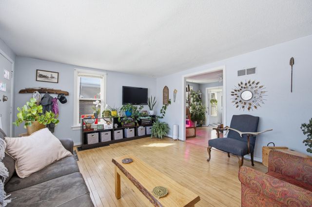 1407 10th Street S, Fargo, ND 58103