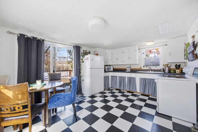 1407 10th Street S, Fargo, ND 58103