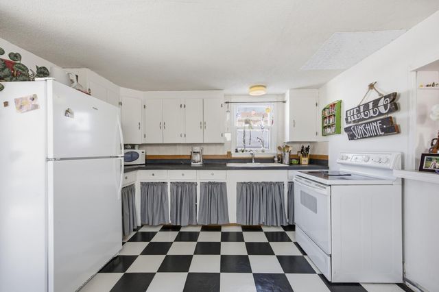 1407 10th Street S, Fargo, ND 58103