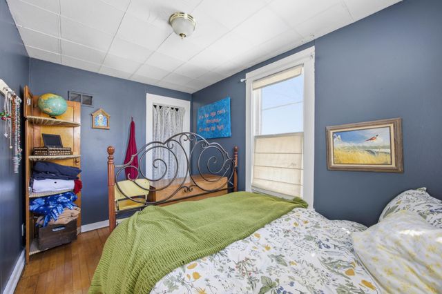 1407 10th Street S, Fargo, ND 58103